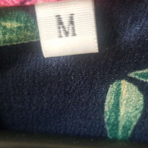 Tropical/floral cold shoulder dress. - Picture 3 of 3